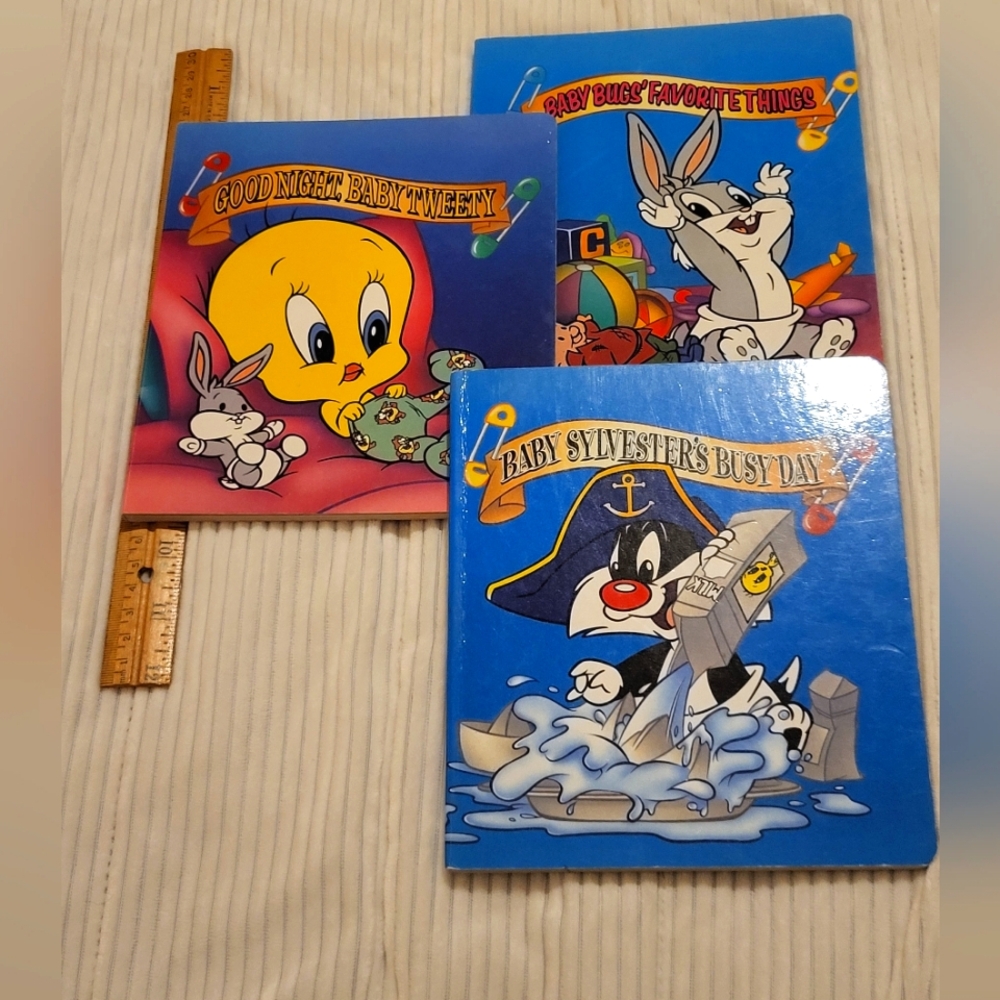 Warner Brothers, Looney tunes hard back books. Set of 3.
